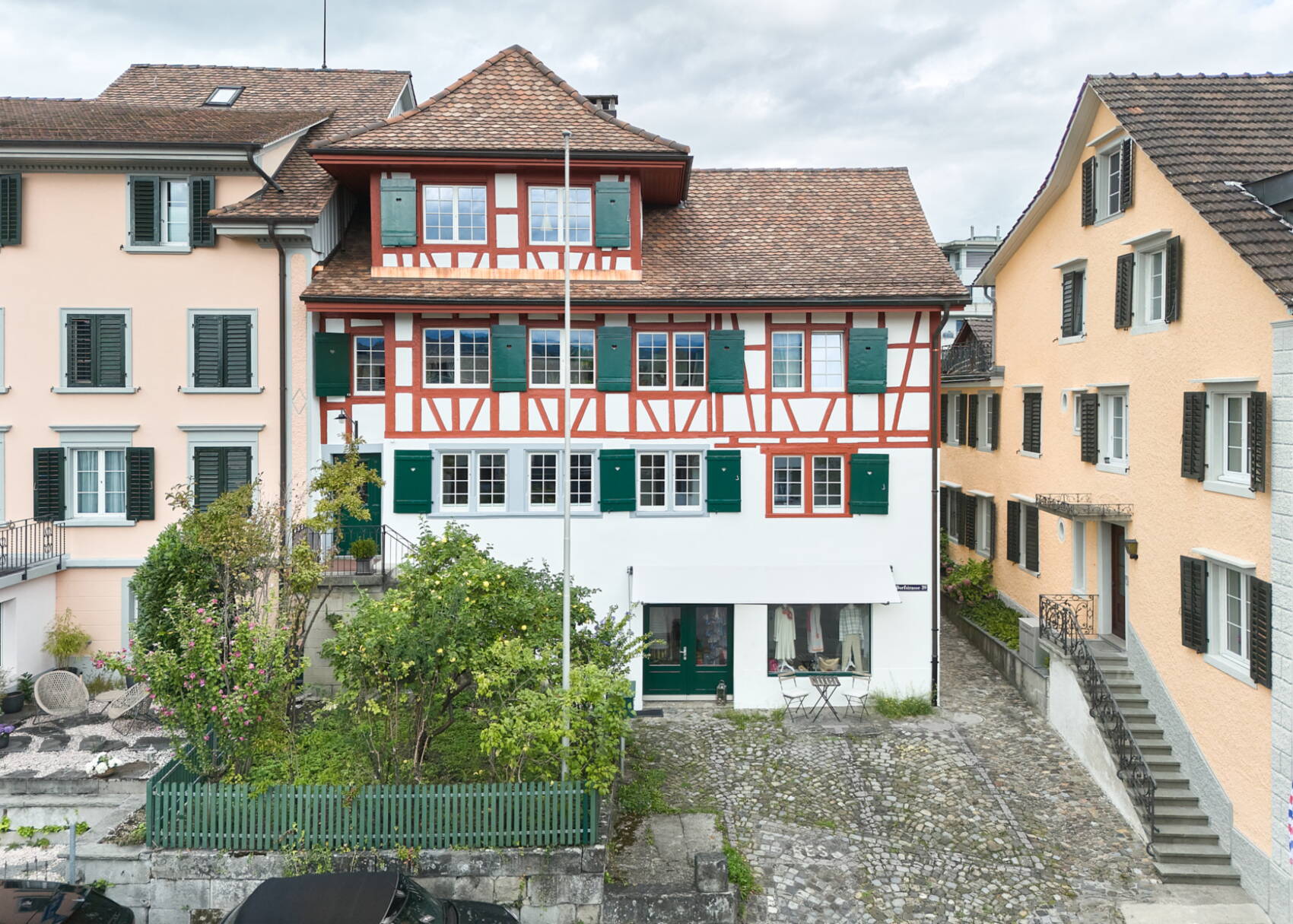 bauwerkstadt_meilen_sanierung_fassade_denkmalschutz_2025_fotogataric_006.jpg bauwerkstadt_meilen_sanierung_fassade_denkmalschutz_2025_fotogataric_006.jpg
